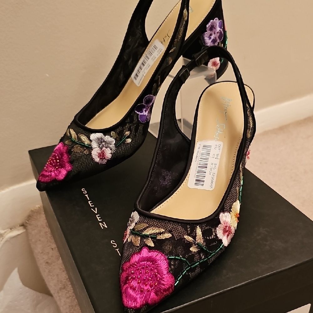 Betsey Johnson Black Slingback Heels with Pink & White Floral Embroidery - Picture 7 of 9